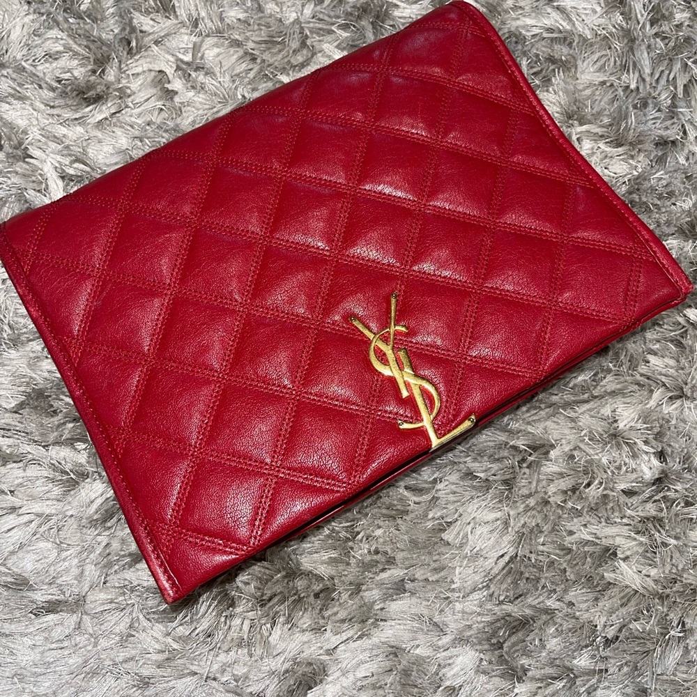 💥SOLD💥SAINT LAURENT
Lambskin Quilted LARGE Becky Chain Bag
